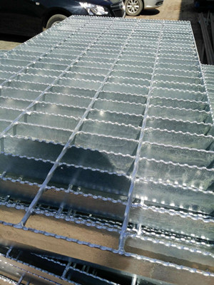 是否機(jī)器焊接的格柵板好? 是否機(jī)器焊接的格柵板好?